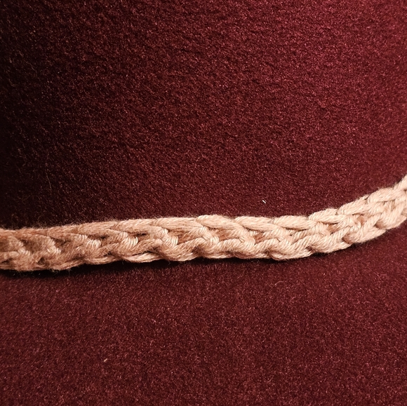 Krafts by Kelly set of 2 womens hats euc - Picture 9 of 15